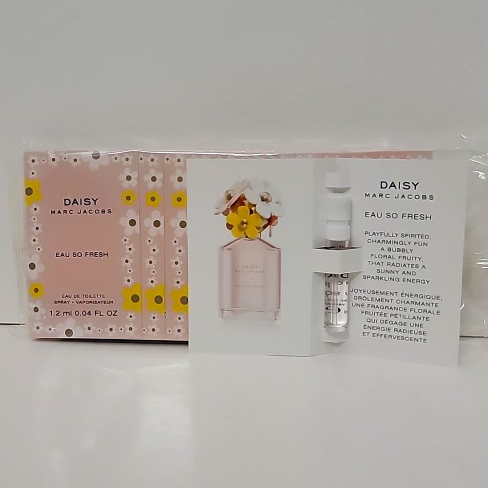 12 VIALS DAISY MARC JACOBS EAU SO FRESH EAU DE TOILETTE CARDED